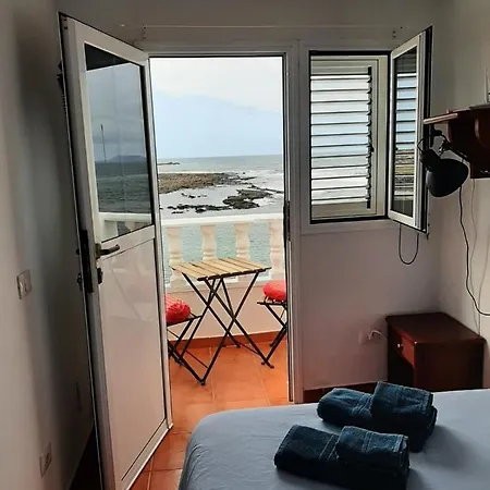 Orpegue, Primera Linea De La Playa アパート