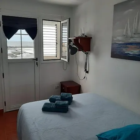 アパート Orpegue, Primera Linea De La Playa Caleta de Caballo